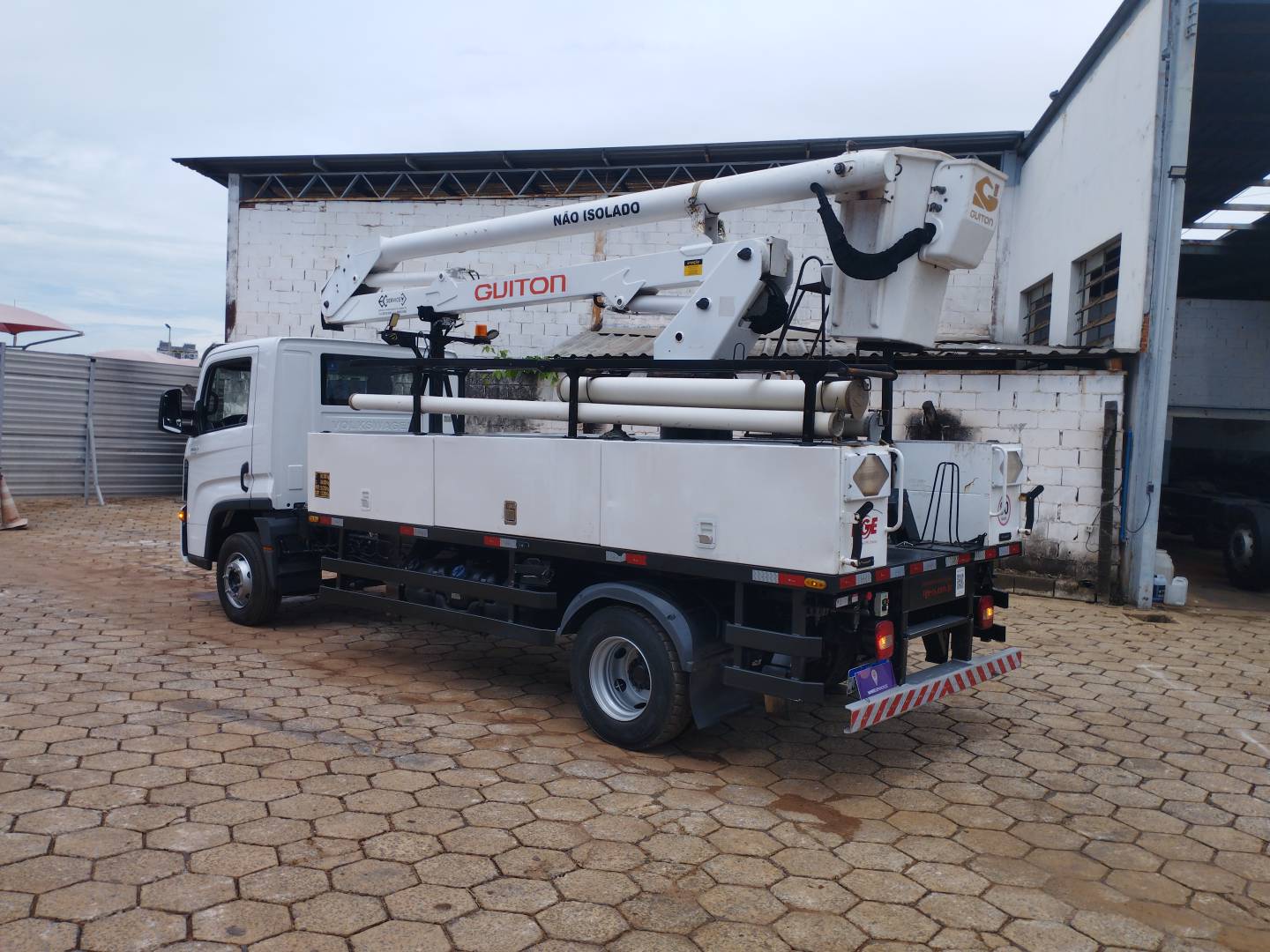 VOLKSWAGEN/11.180 DRC 4X2