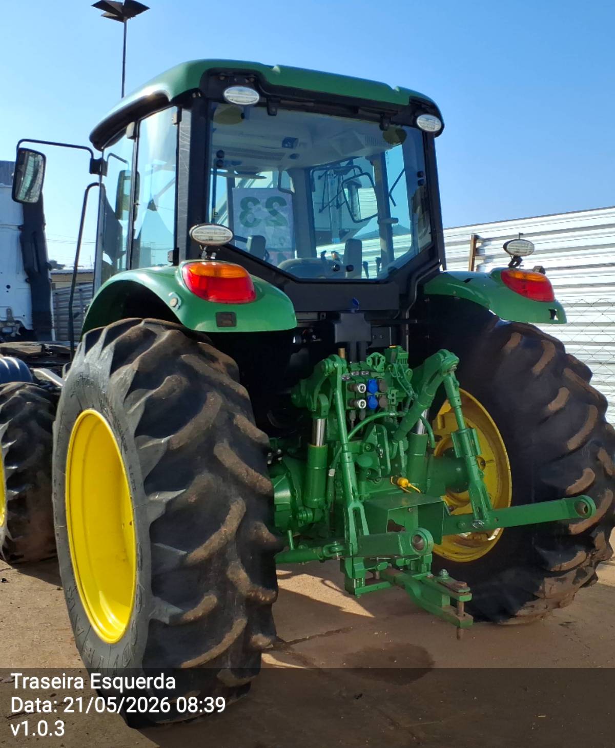 TRATOR 6100J