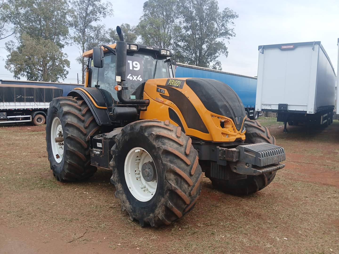 TRATOR BH 224 4X4