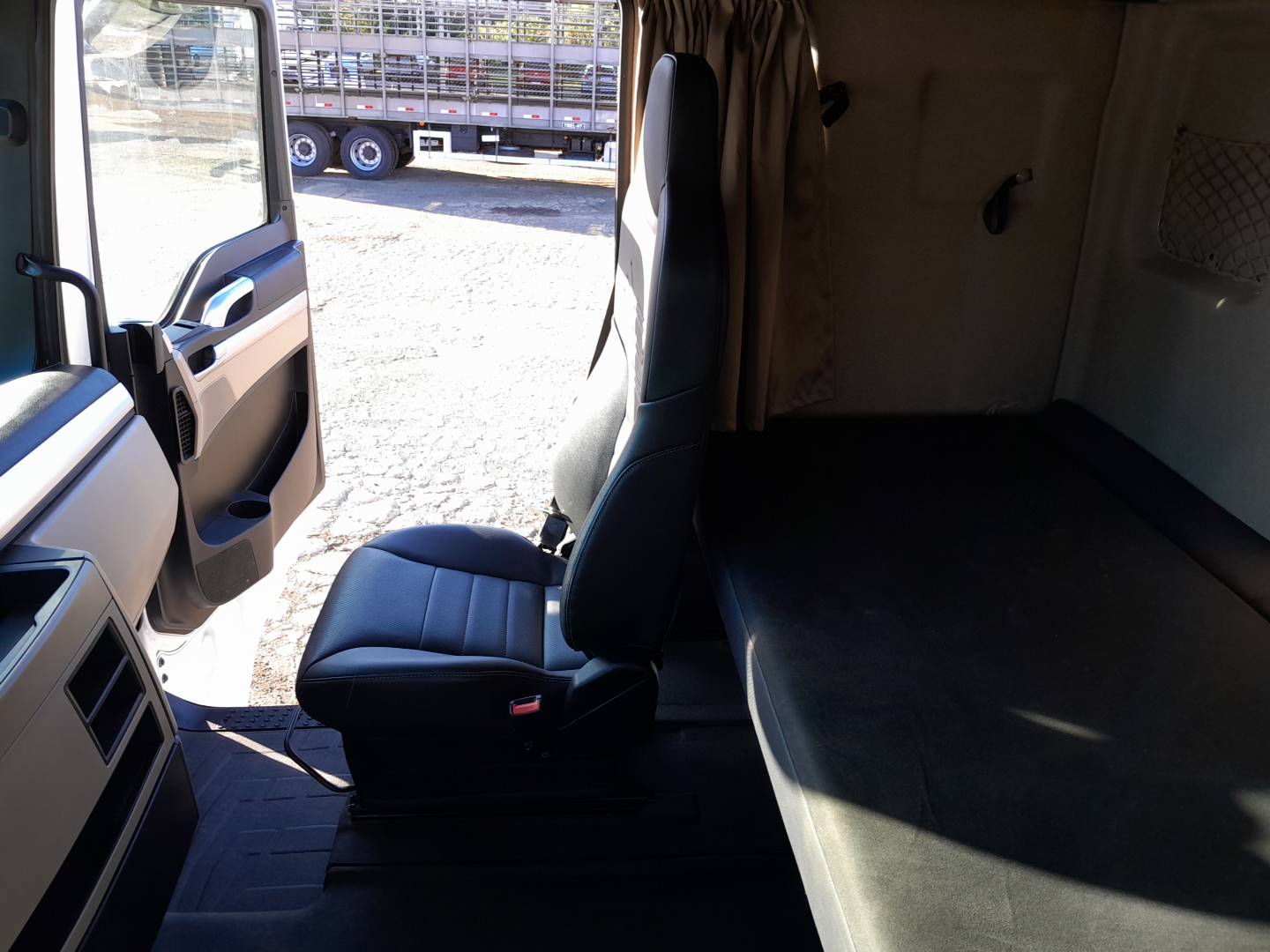 VOLKSWAGEN/29.520 METEOR 6X4