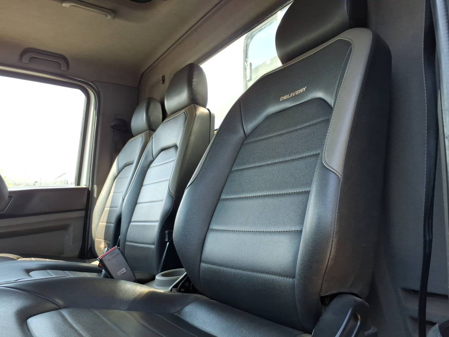 VOLKSWAGEN/11.180 DRC 4X2