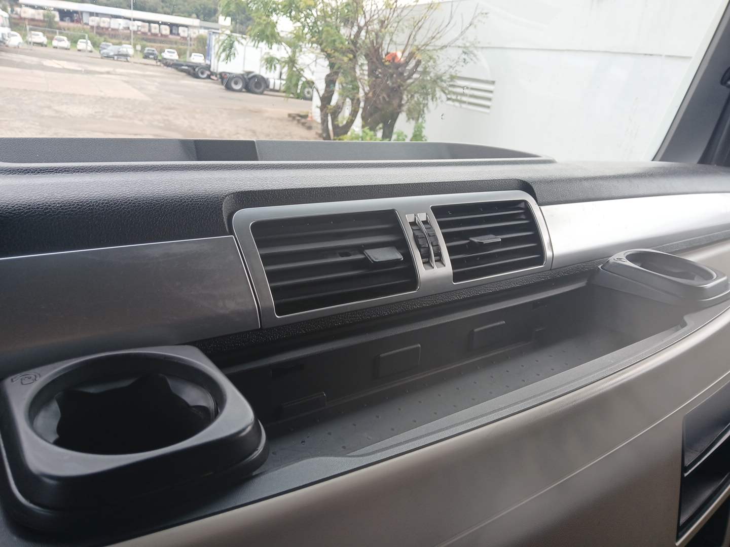 VOLKSWAGEN/29.520 METEOR 6X4