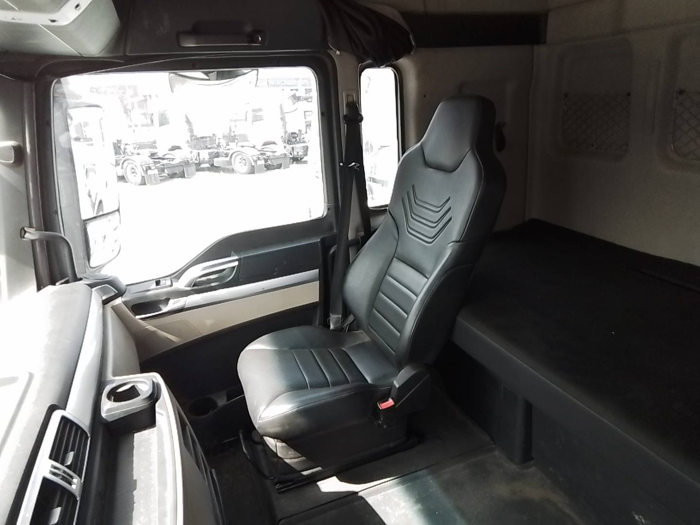 VOLKSWAGEN/29.520 METEOR 6X4