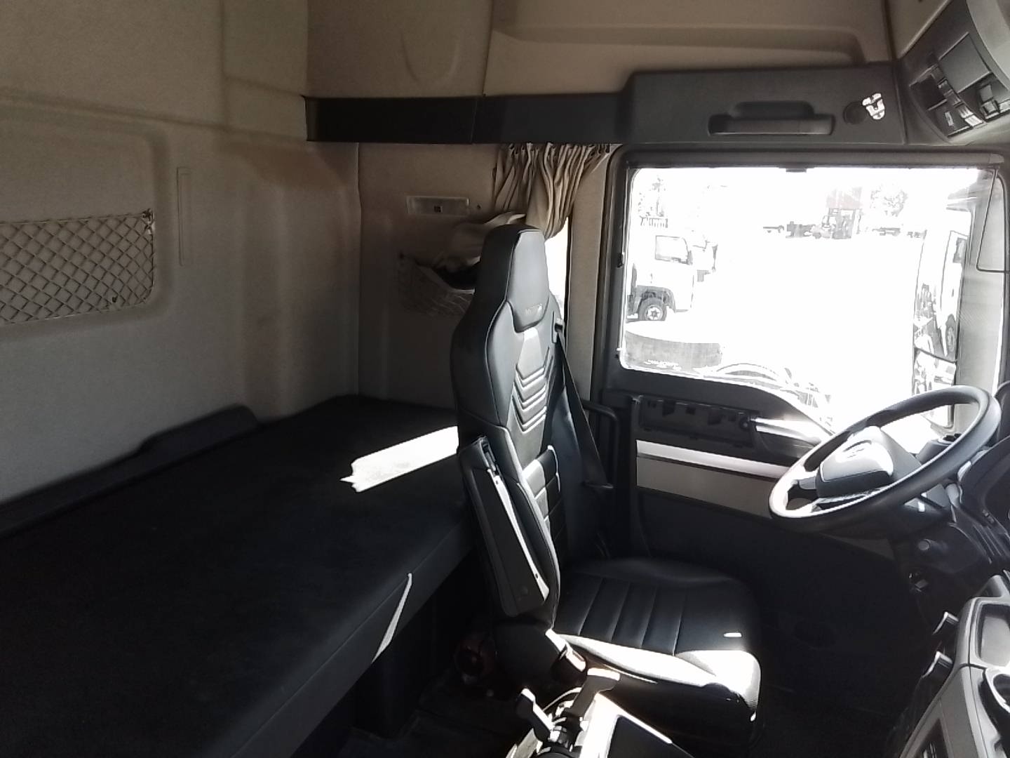 VOLKSWAGEN/29.520 METEOR 6X4