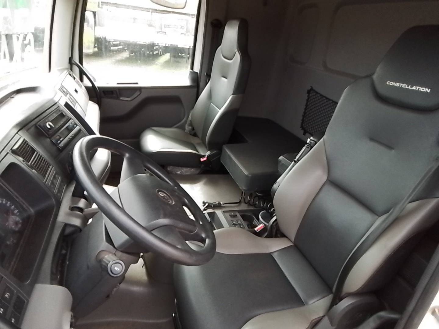 VOLKSWAGEN CONSTELLATION 33.460