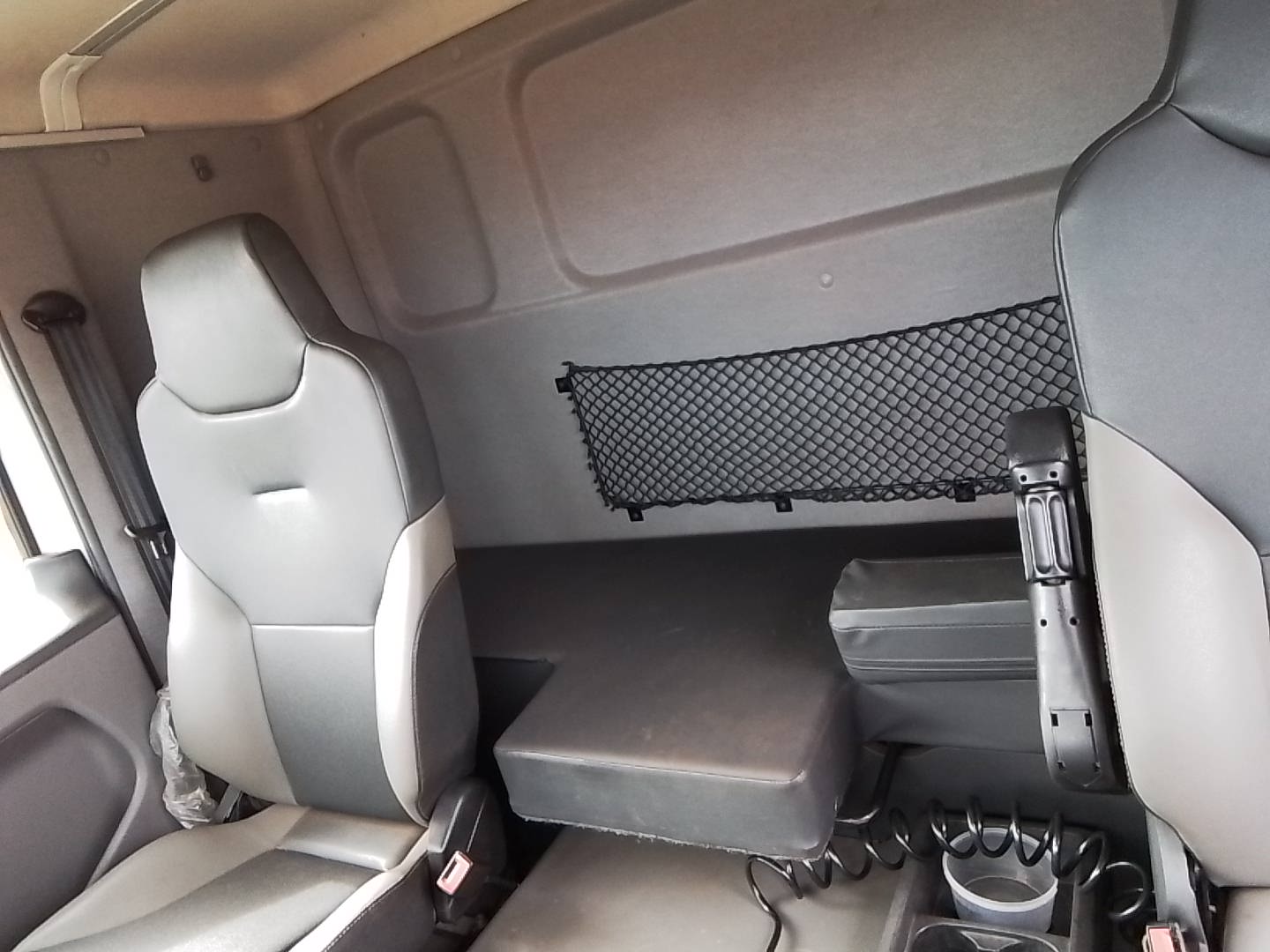 VOLKSWAGEN CONSTELLATION 33.460