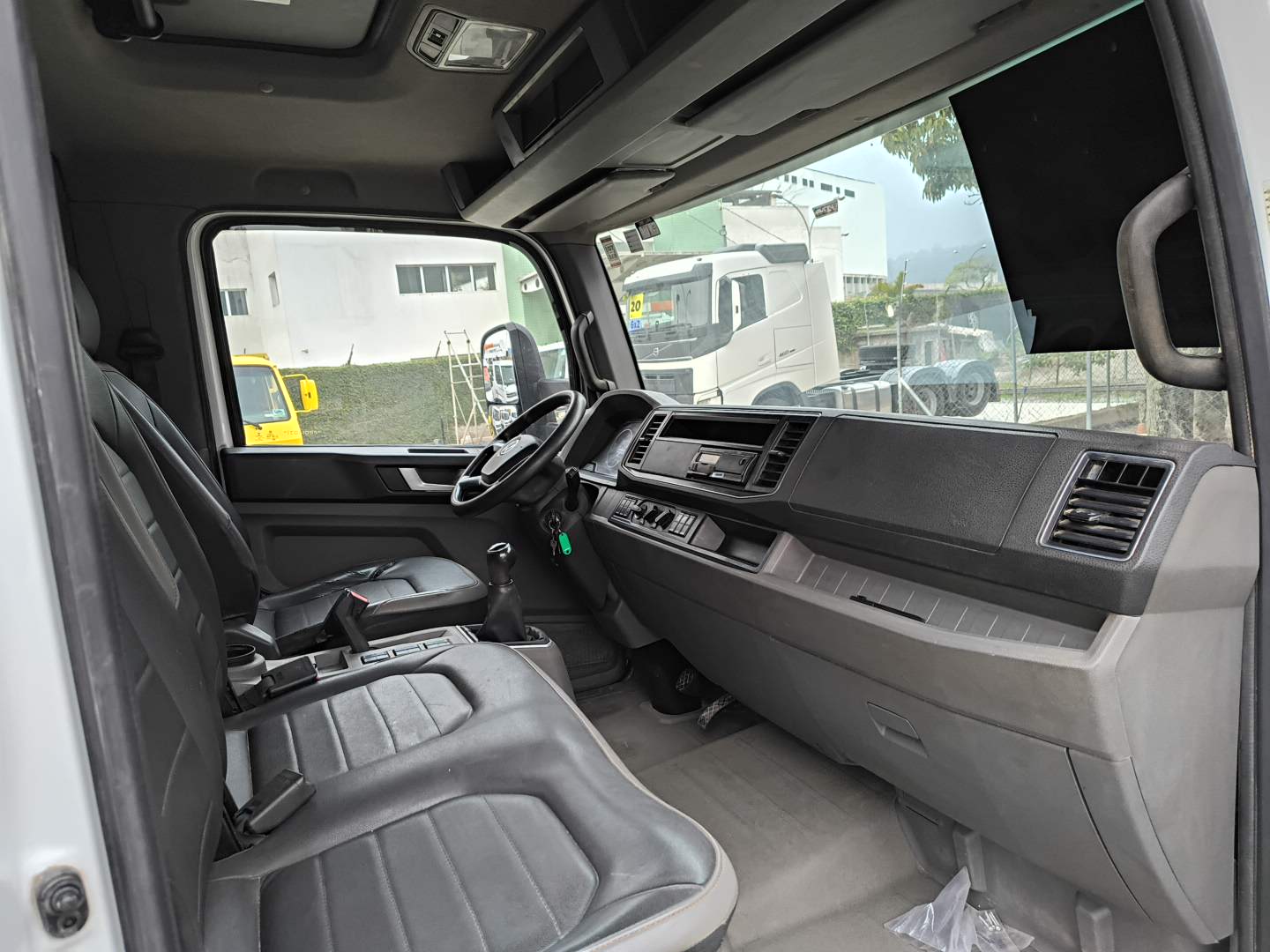 VOLKSWAGEN/11.180 DRC 4X2