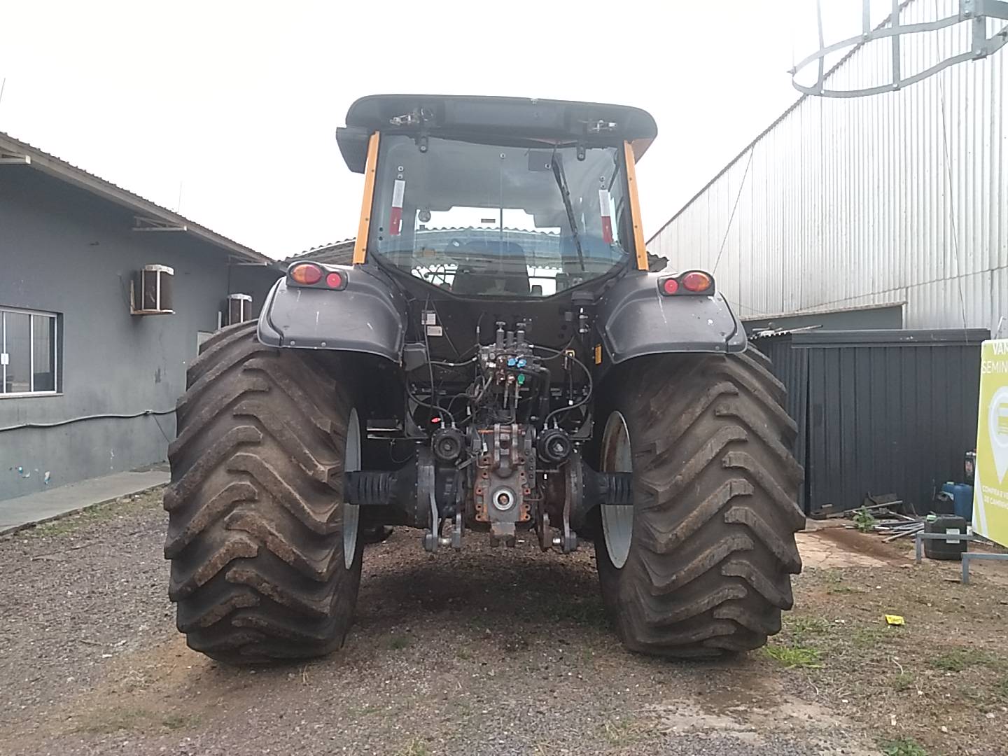 TRATOR VALTRA A850