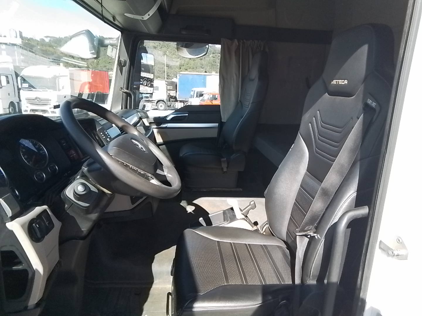 VOLKSWAGEN/29.520 METEOR 6X4