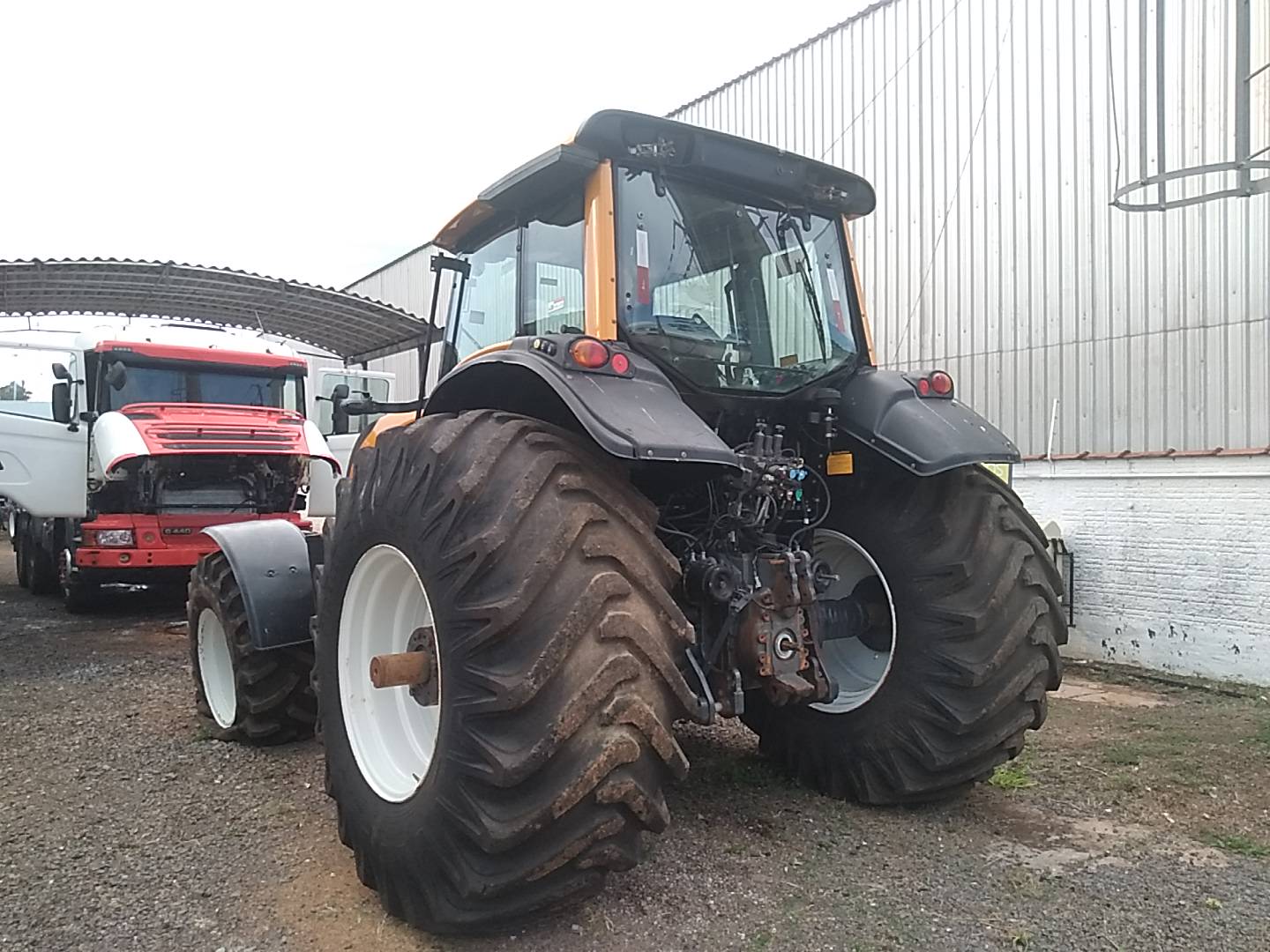 TRATOR VALTRA A850