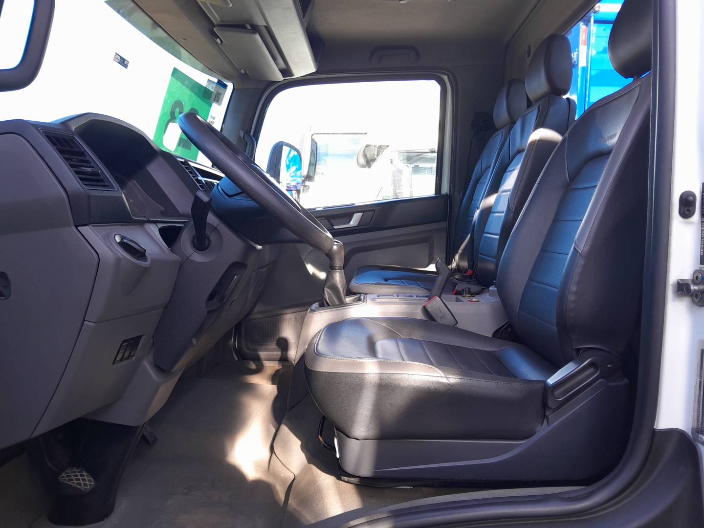 VOLKSWAGEN/11.180 DRC 4X2