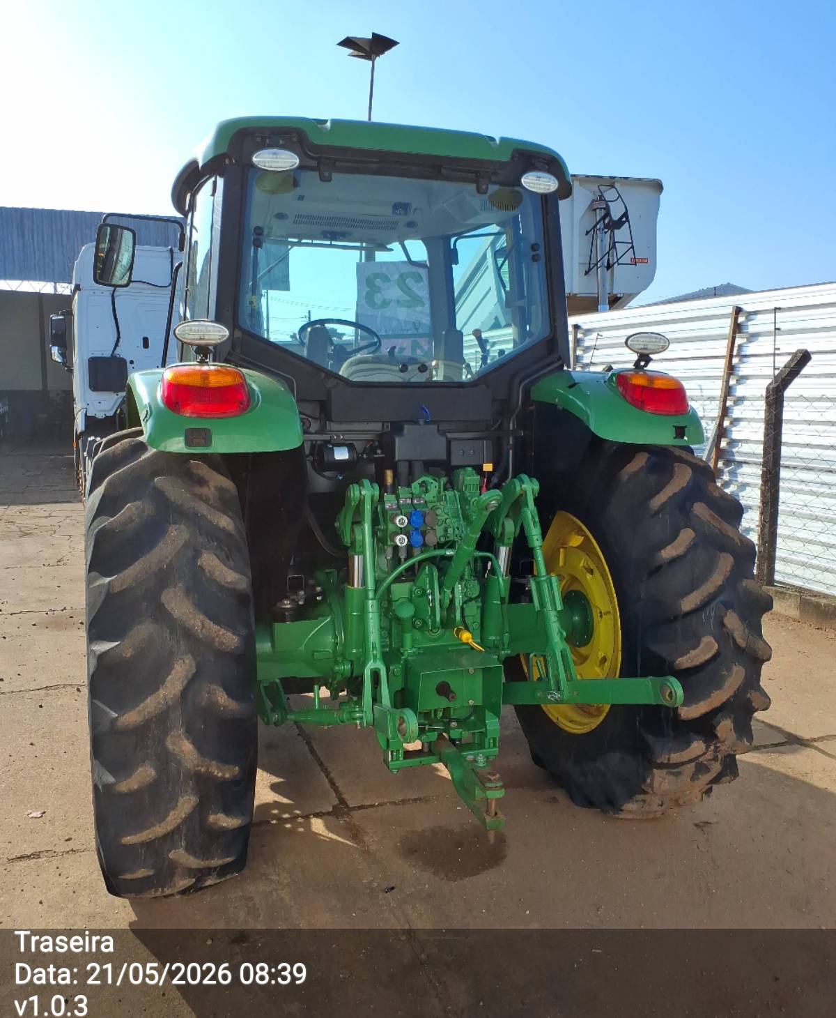 TRATOR 6100J