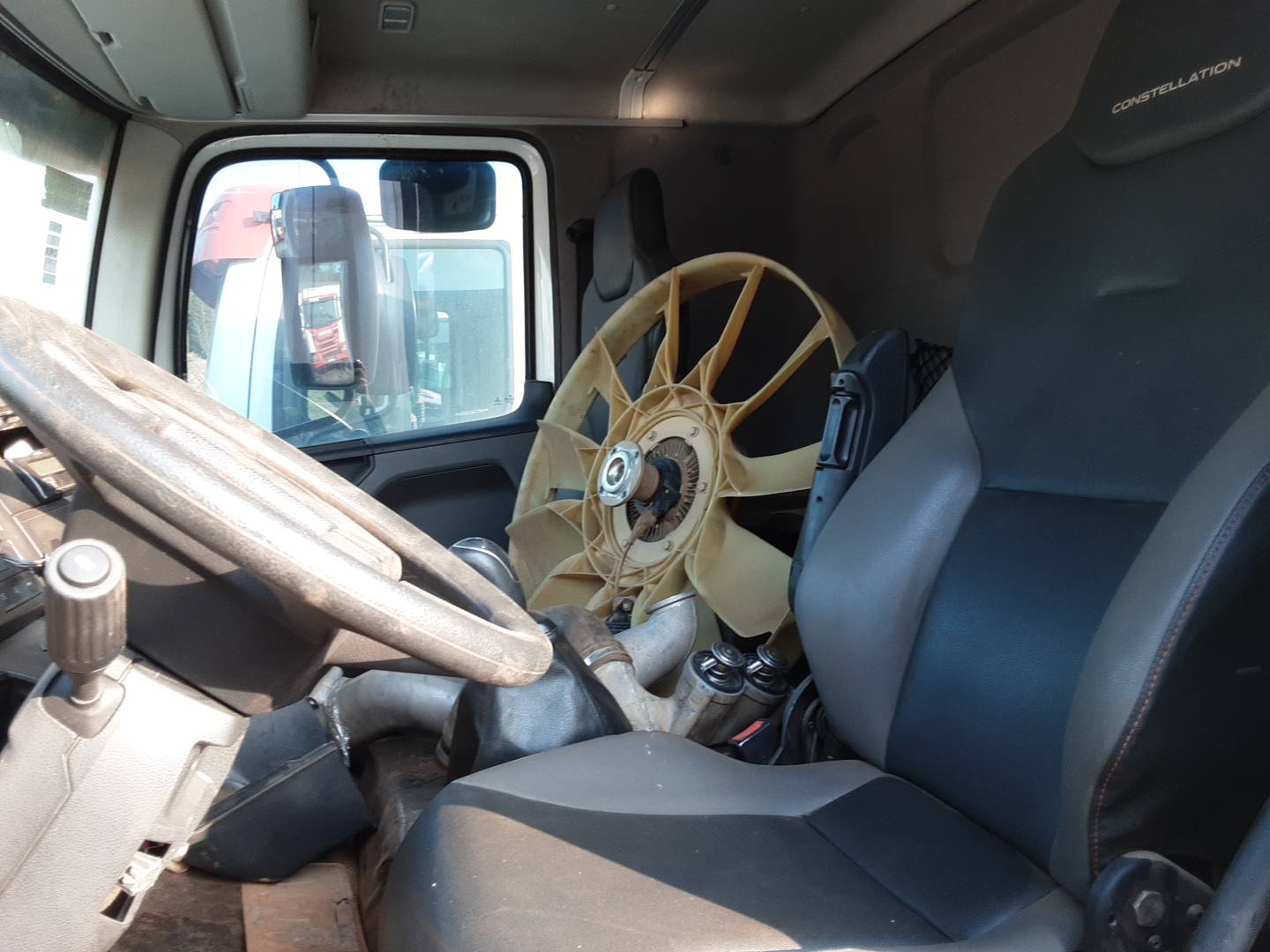 VOLKSWAGEN CONSTELLATION 33.460