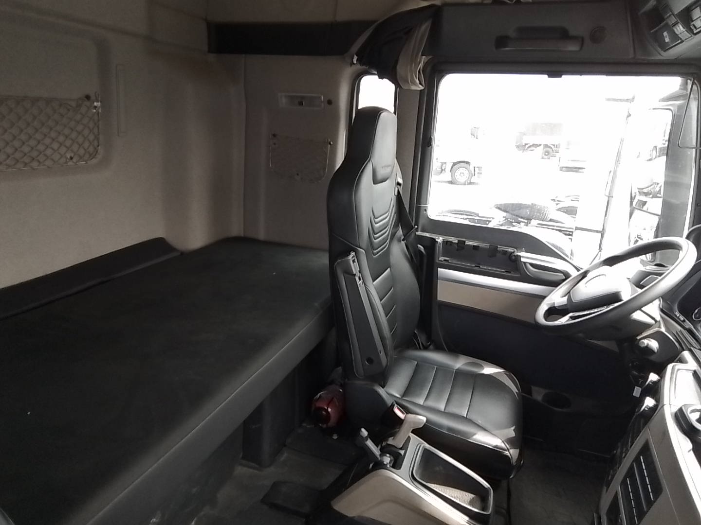 VOLKSWAGEN/29.520 METEOR 6X4