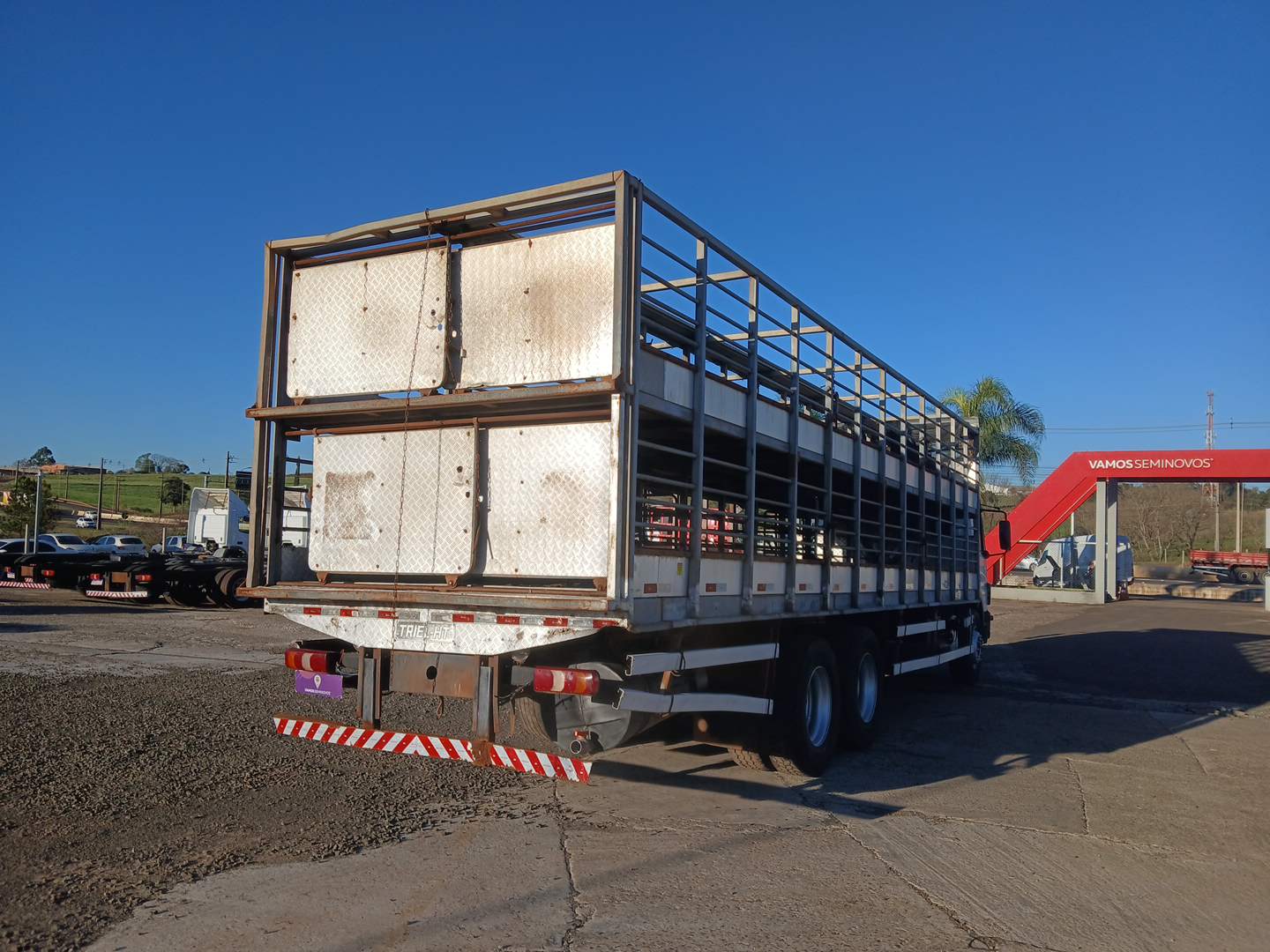 CARROCERIA METÁLICA TRANSP. SUÍNOS