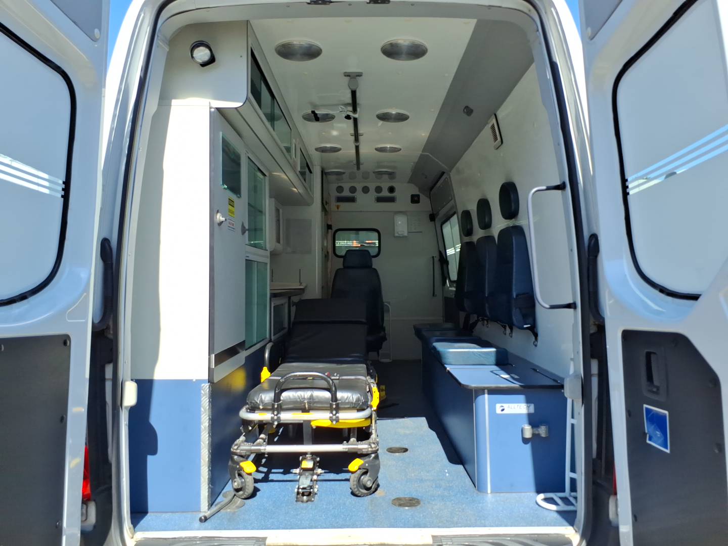 MERCEDES-BENZ/416 ALLT AMBULANCIA