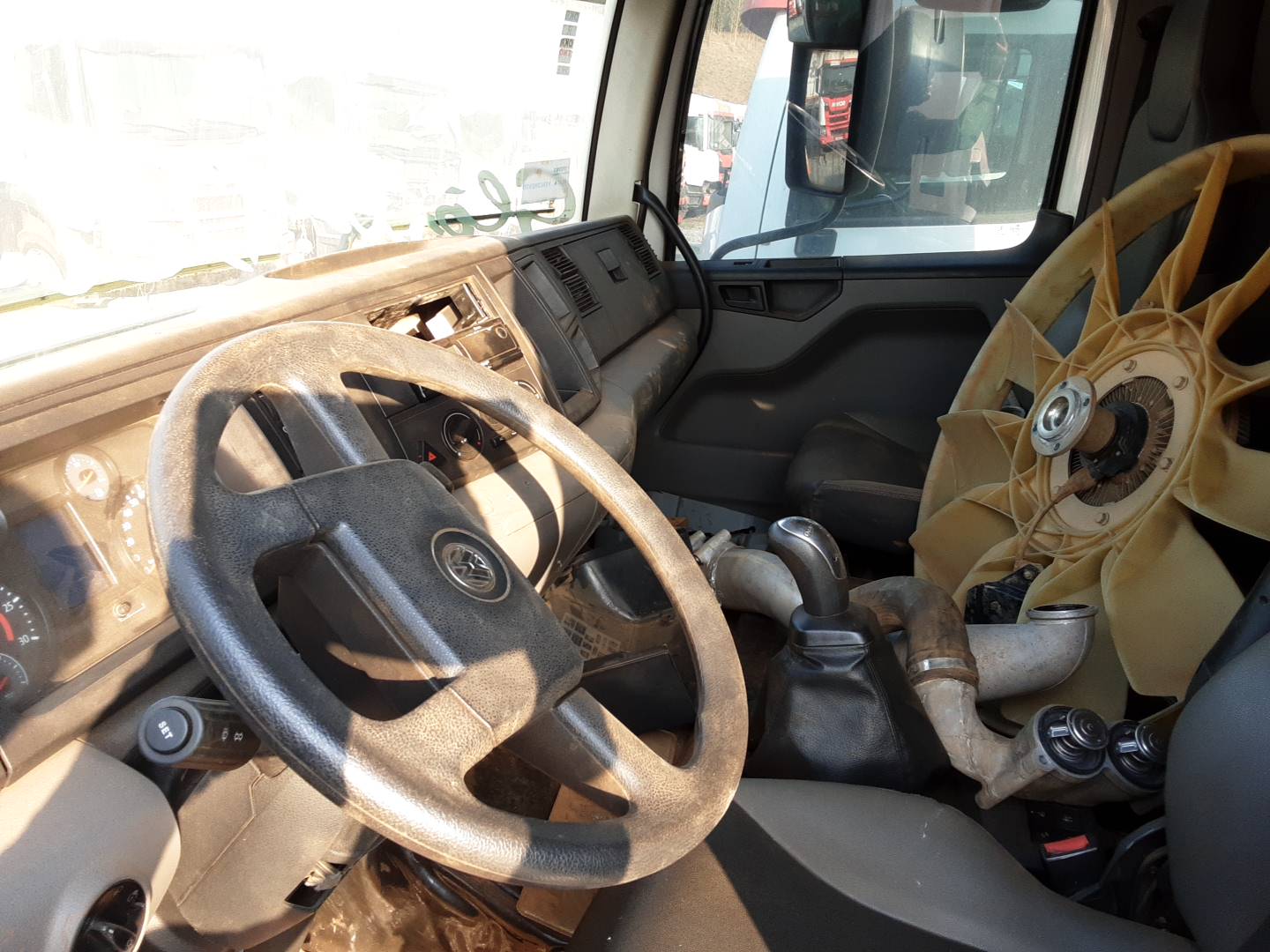 VOLKSWAGEN CONSTELLATION 33.460