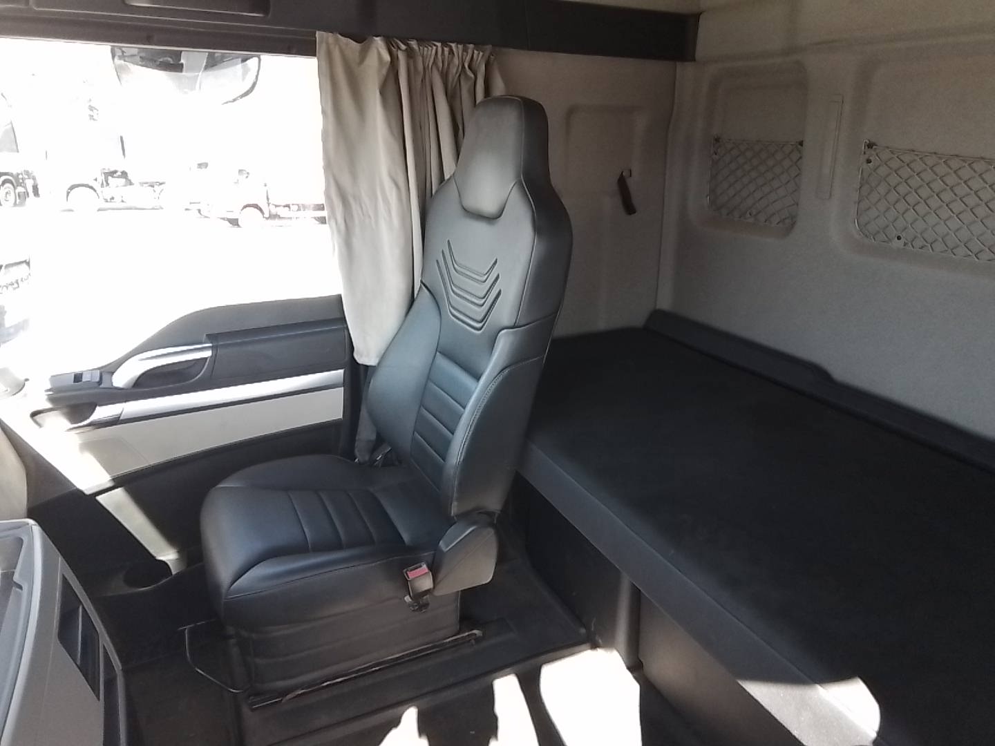 VOLKSWAGEN/29.520 METEOR 6X4