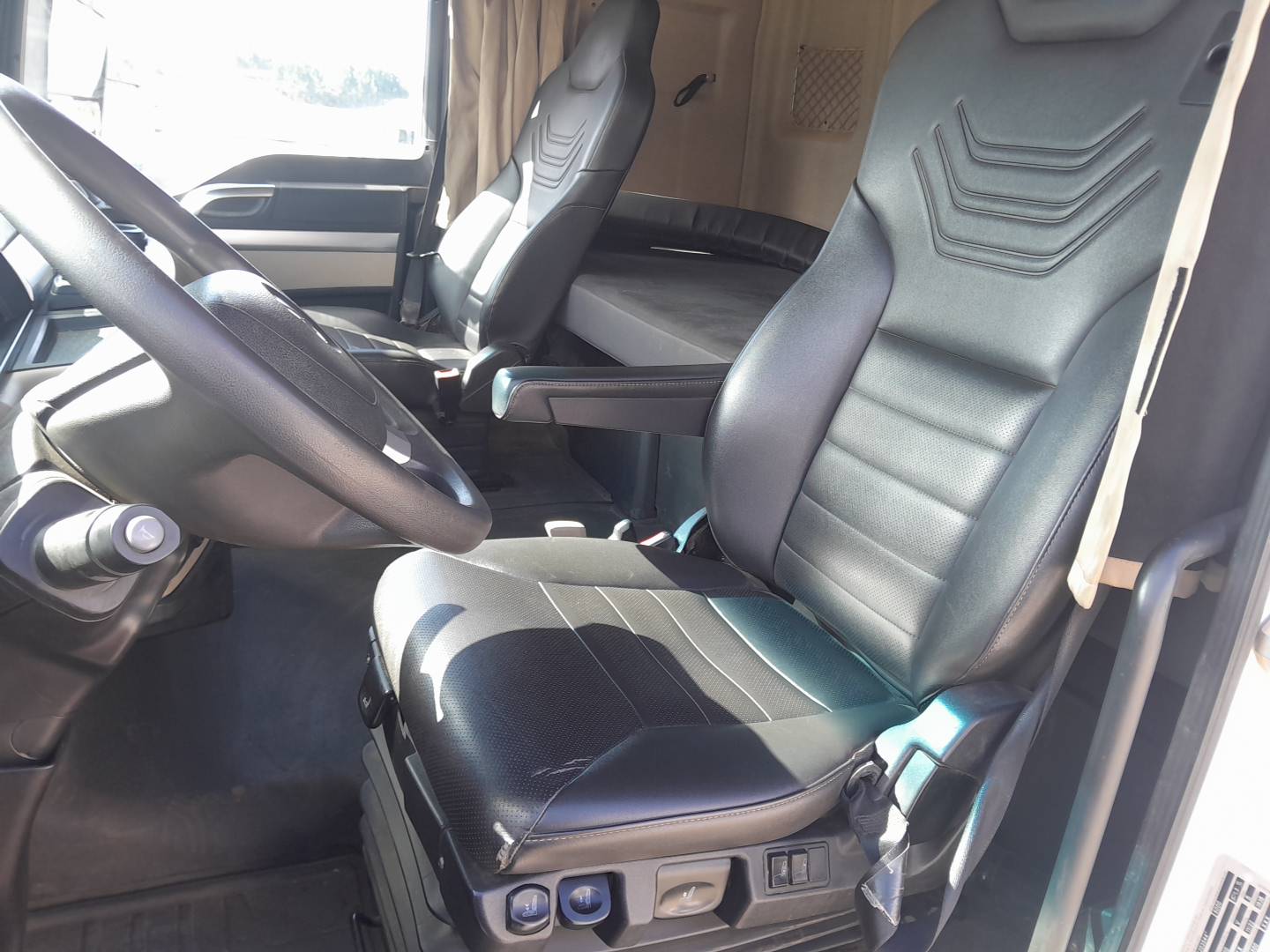 VOLKSWAGEN/29.520 METEOR 6X4