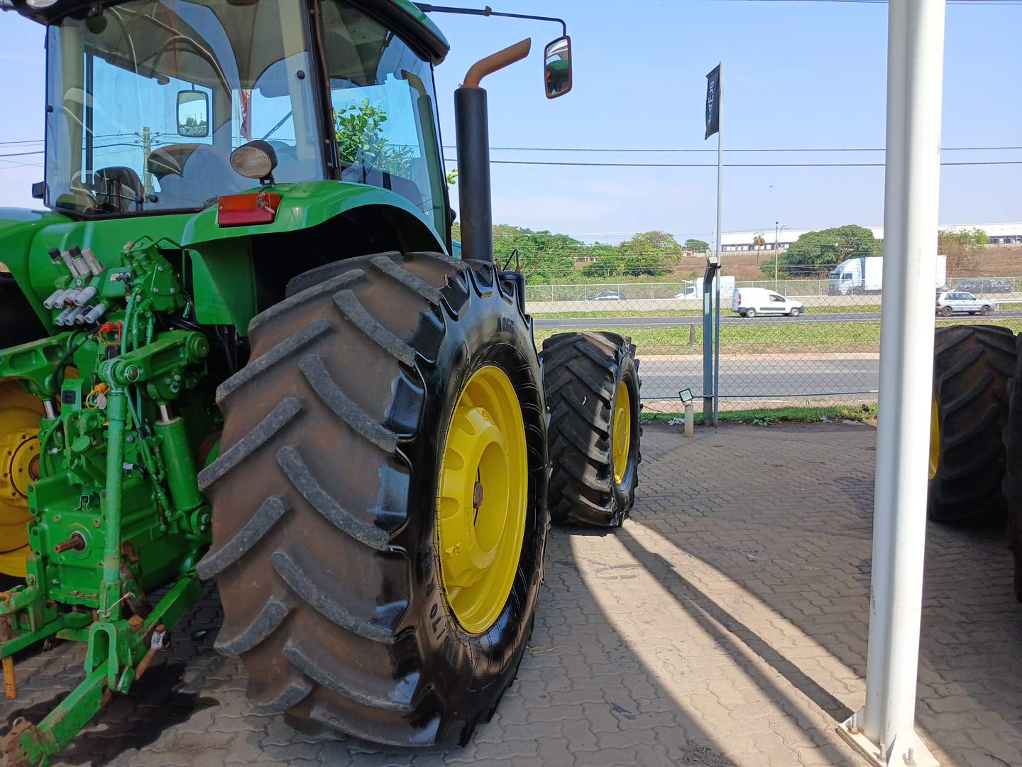 TRATOR AGRICOLA JOHN DEERE 7230J