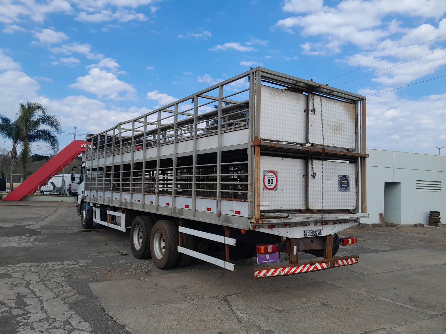 CARROCERIA METÁLICA TRANSP. SUÍNOS