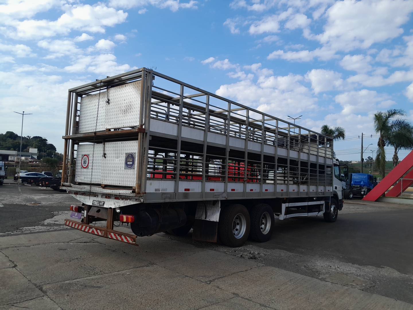 CARROCERIA METÁLICA TRANSP. SUÍNOS