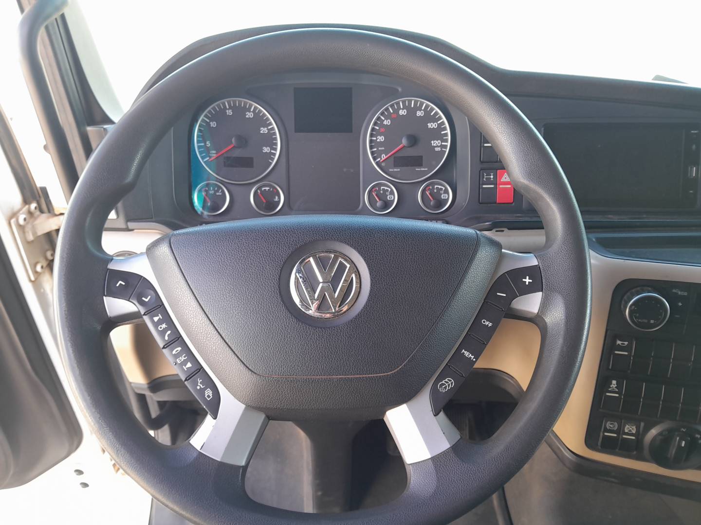 VOLKSWAGEN/29.520 METEOR 6X4