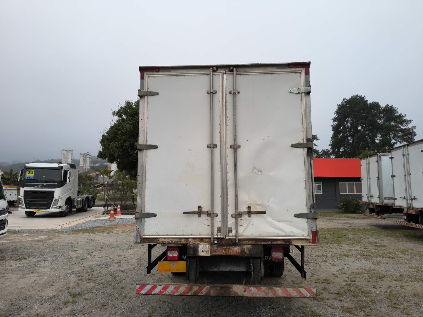 VOLKSWAGEN/11.180 DRC 4X2