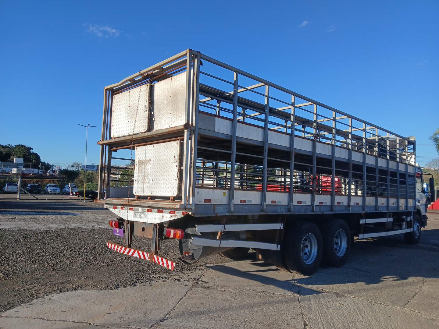 CARROCERIA METÁLICA TRANSP. SUÍNOS