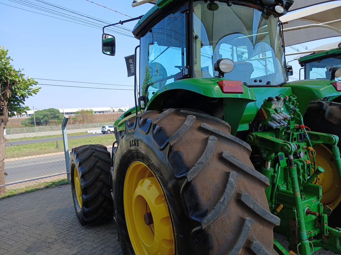 TRATOR AGRICOLA JOHN DEERE 7230J