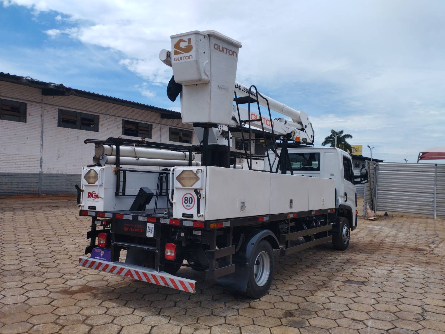 VOLKSWAGEN/11.180 DRC 4X2