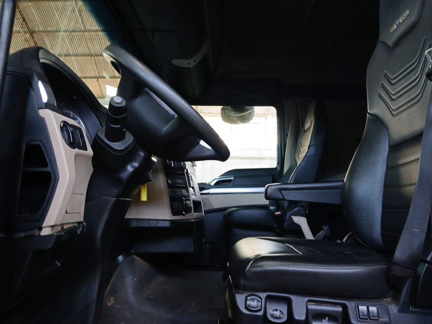 VOLKSWAGEN/29.520 METEOR 6X4