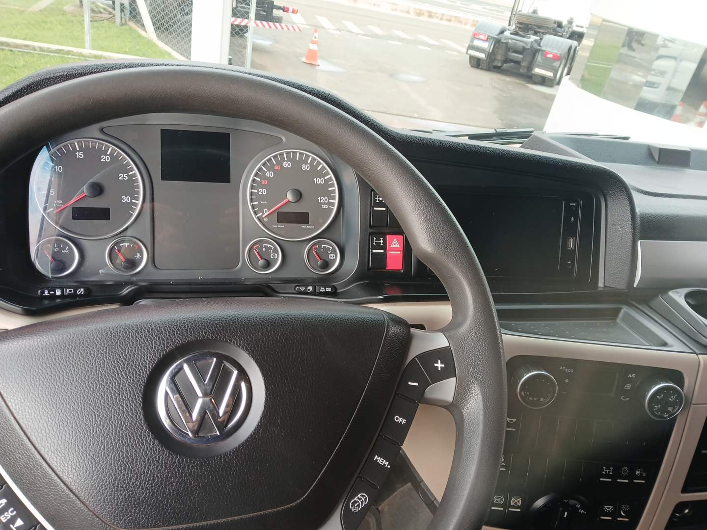 VOLKSWAGEN/29.520 METEOR 6X4