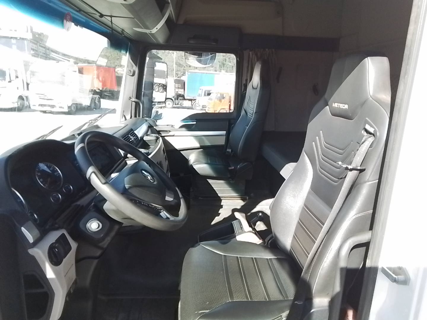 VOLKSWAGEN/29.520 METEOR 6X4