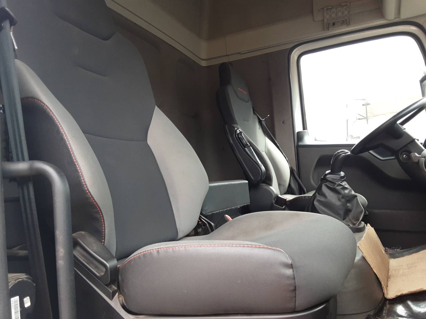 VOLKSWAGEN CONSTELLATION 25.420