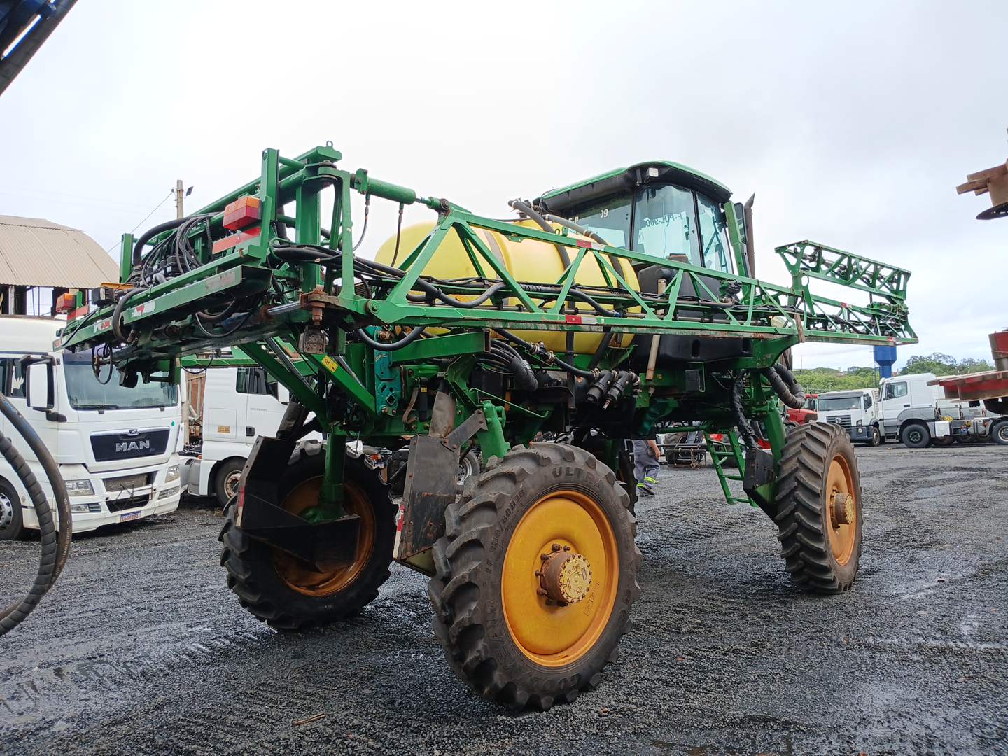 PULVERIZADOR AUTOPROPELIDO M4025