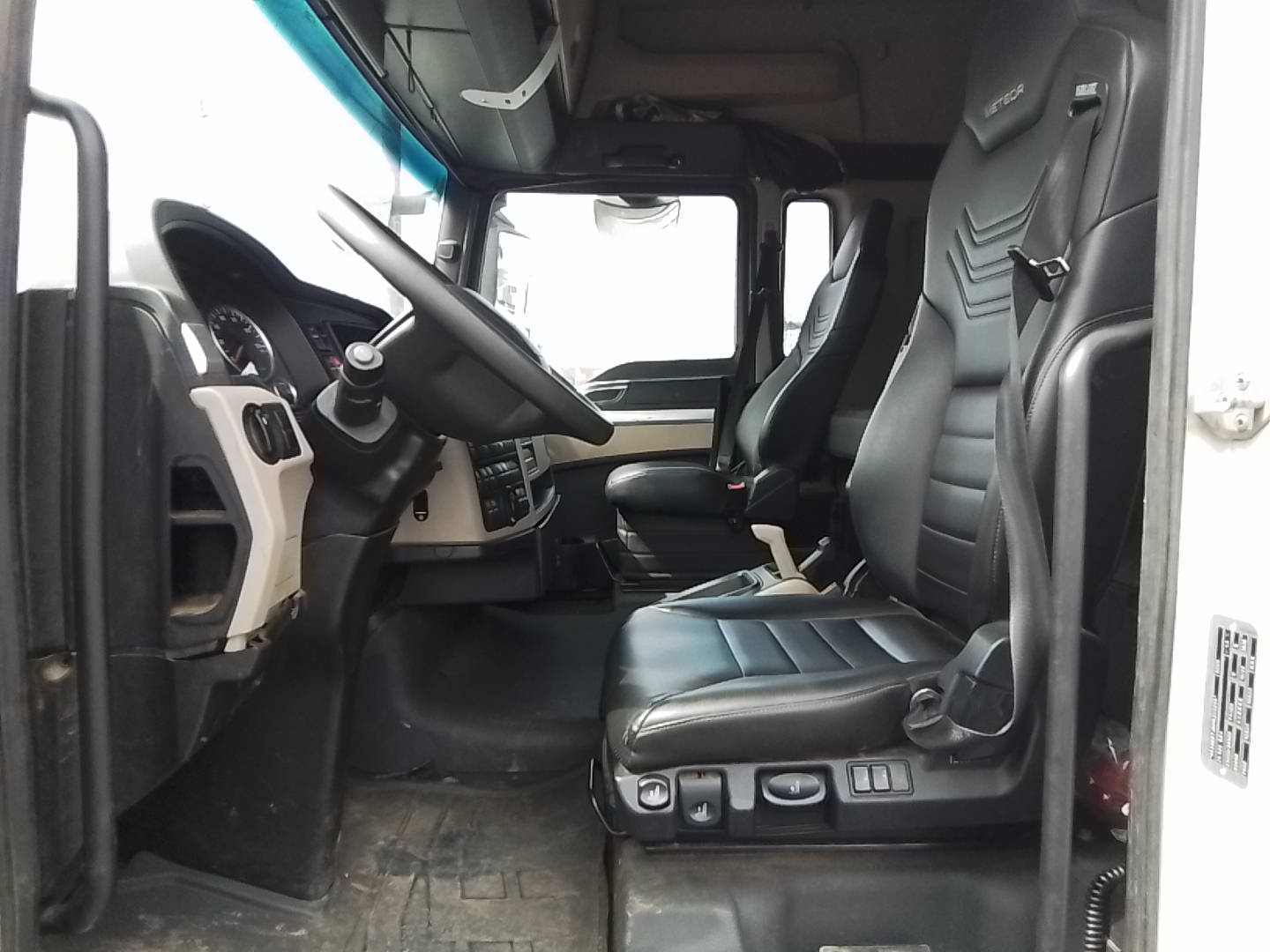 VOLKSWAGEN/29.520 METEOR 6X4