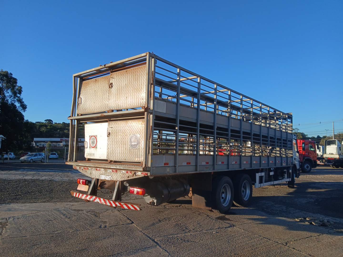 CARROCERIA METÁLICA TRANSP. SUÍNOS