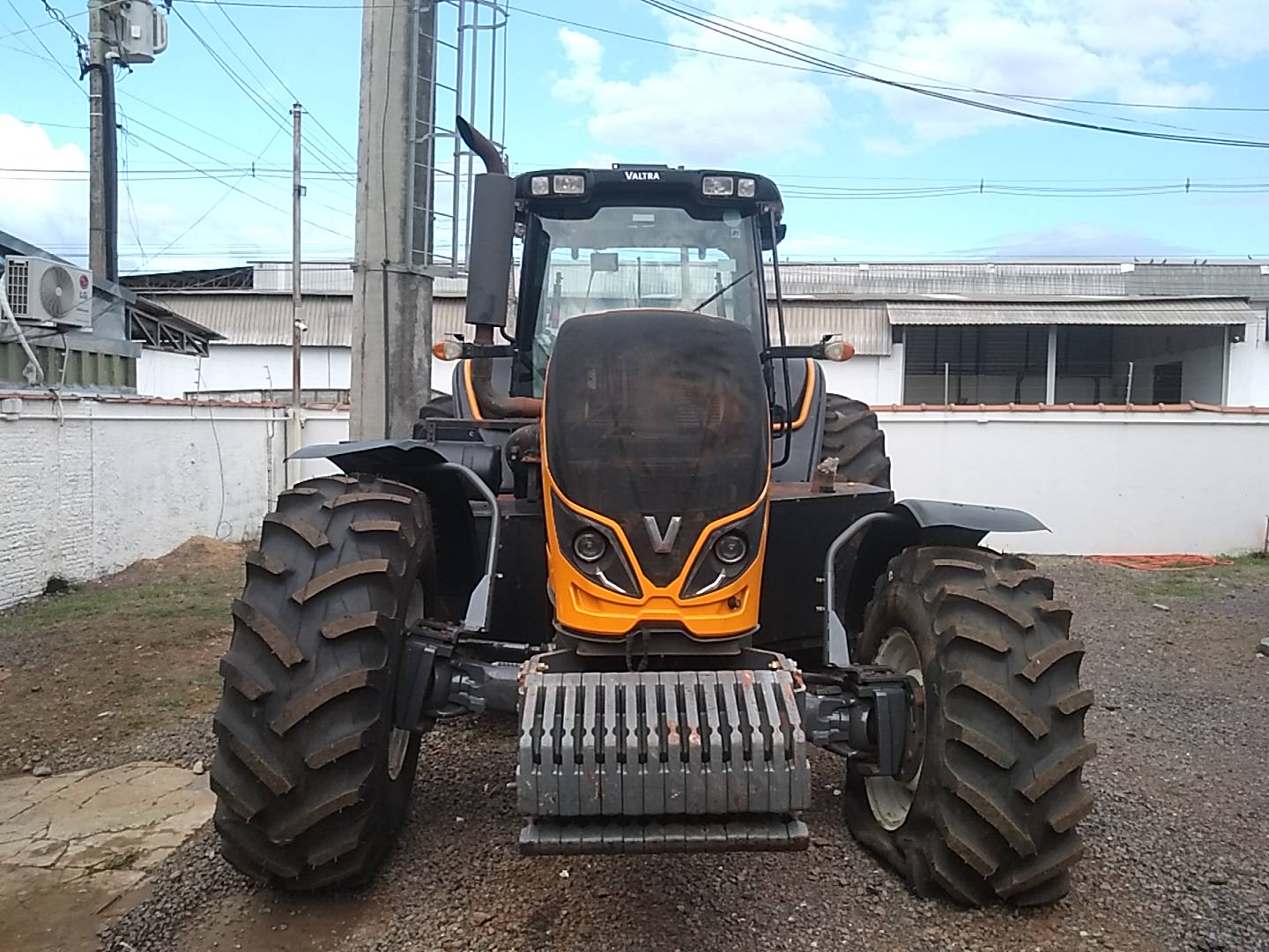 TRATOR VALTRA A850