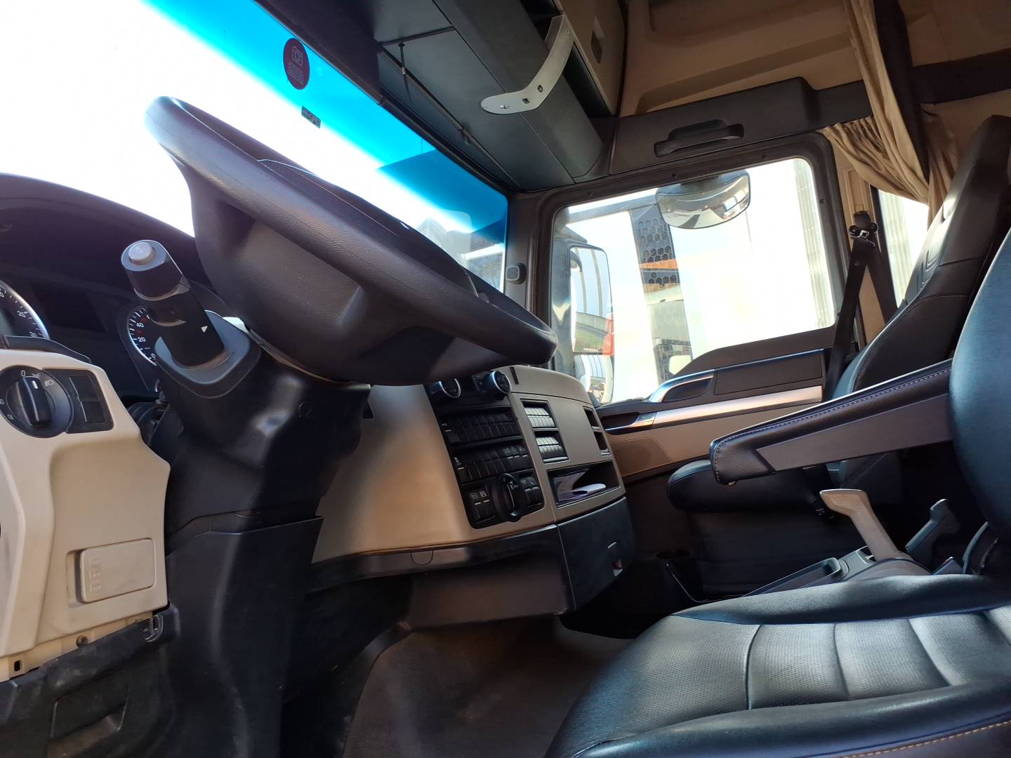 VOLKSWAGEN/29.520 METEOR 6X4