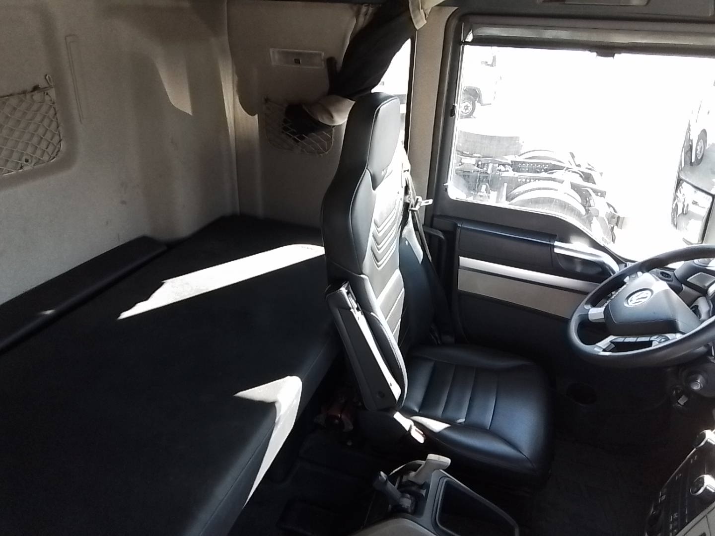 VOLKSWAGEN/29.520 METEOR 6X4