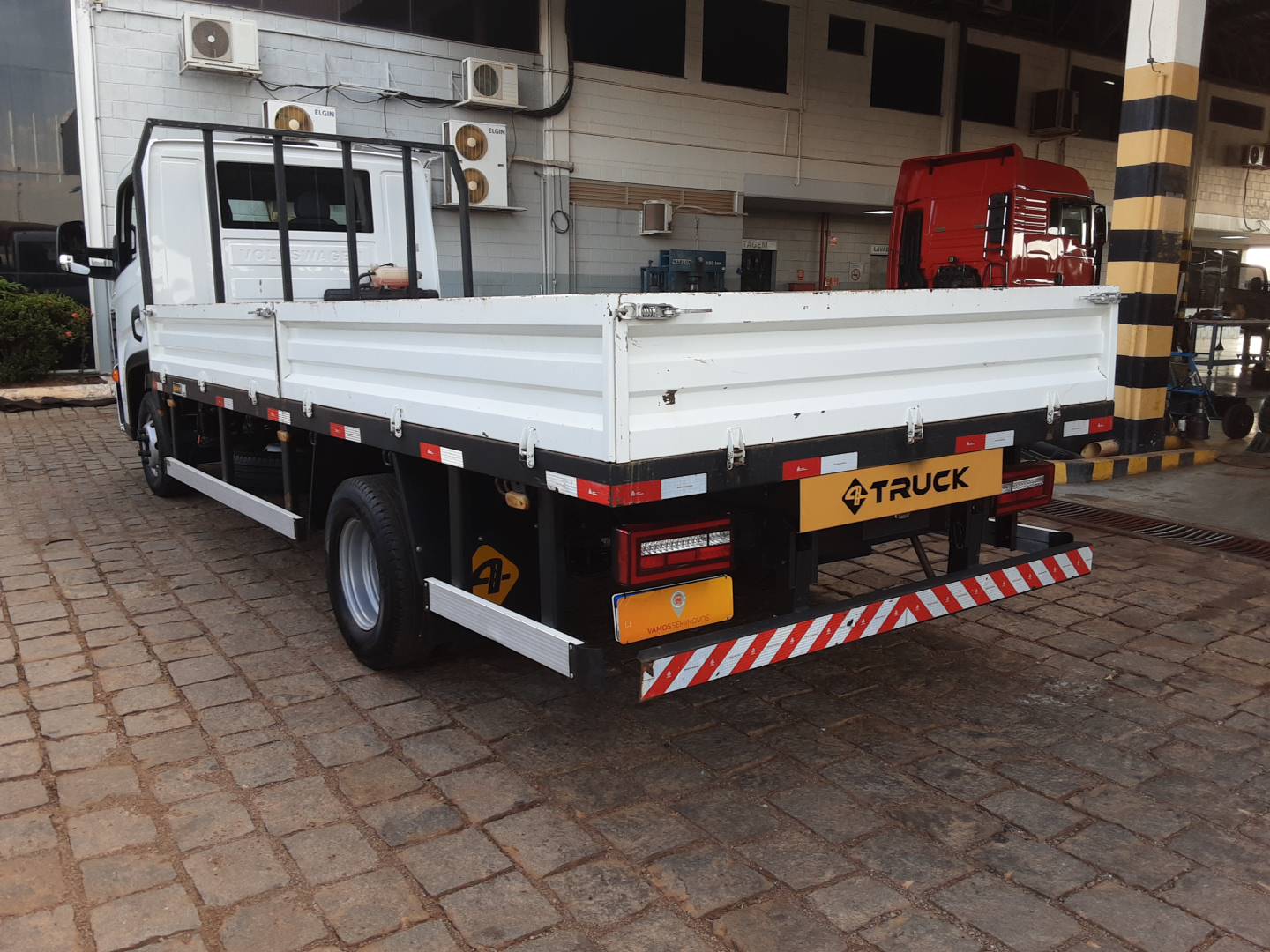 VOLKSWAGEN/6.170 DRF 4X2