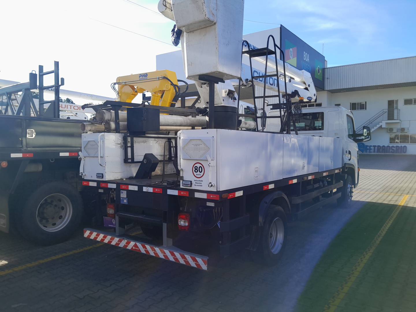 VOLKSWAGEN/11.180 DRC 4X2