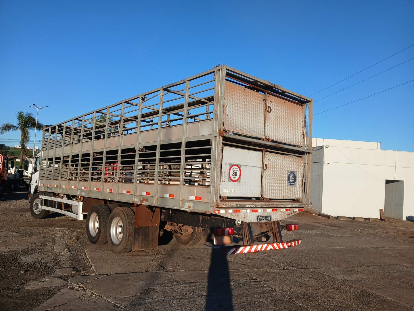 CARROCERIA METÁLICA TRANSP. SUÍNOS