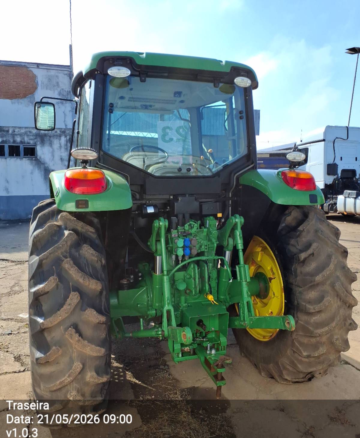 TRATOR 6100J