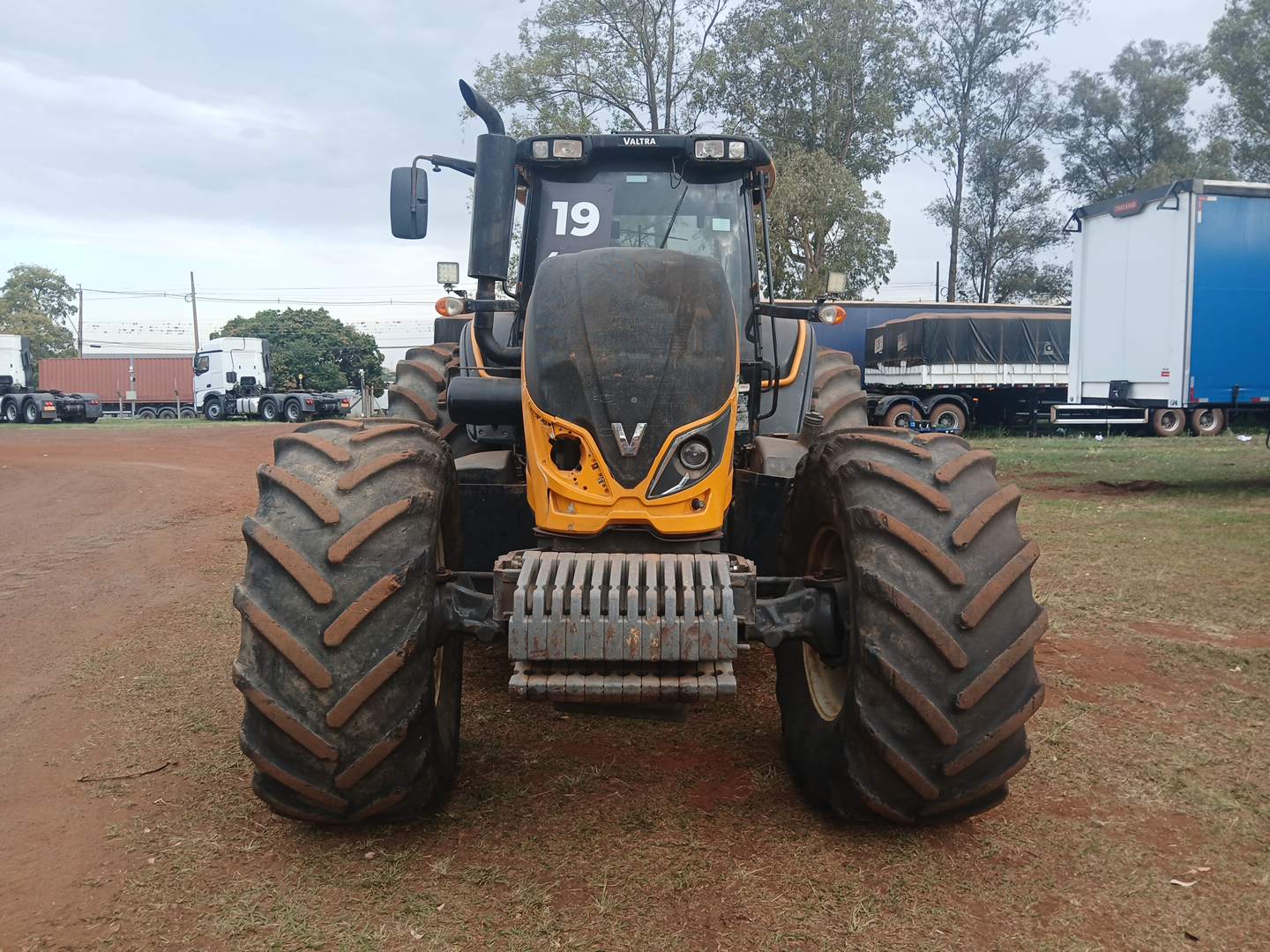 TRATOR BH 224 4X4