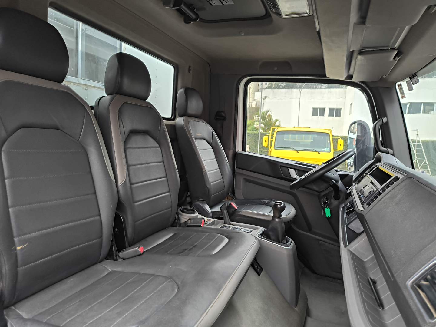 VOLKSWAGEN/11.180 DRC 4X2