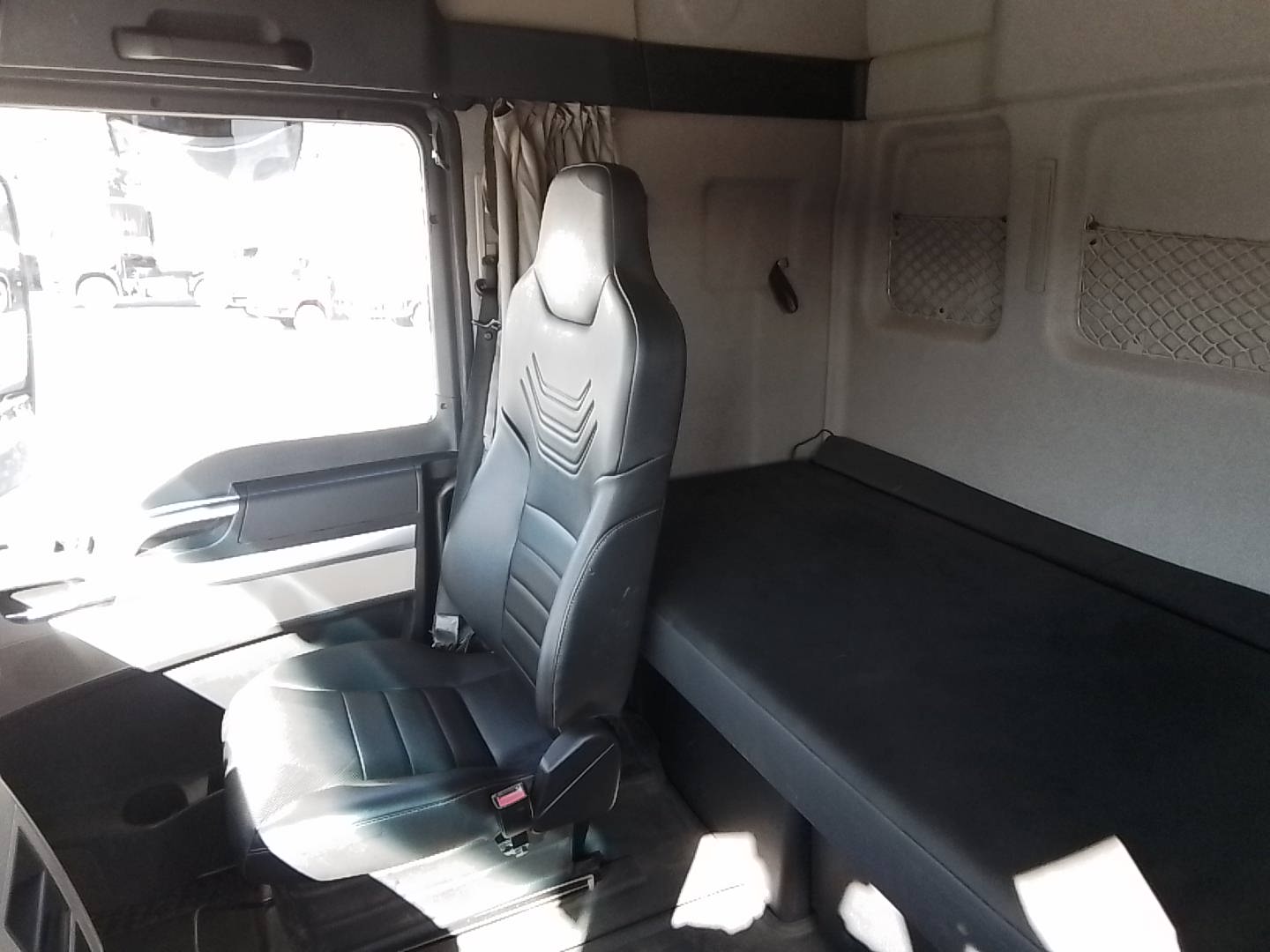 VOLKSWAGEN/29.520 METEOR 6X4