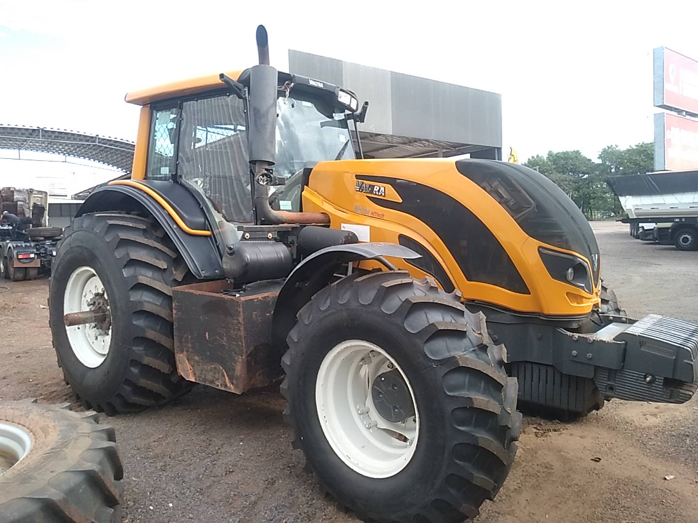TRATOR VALTRA A850