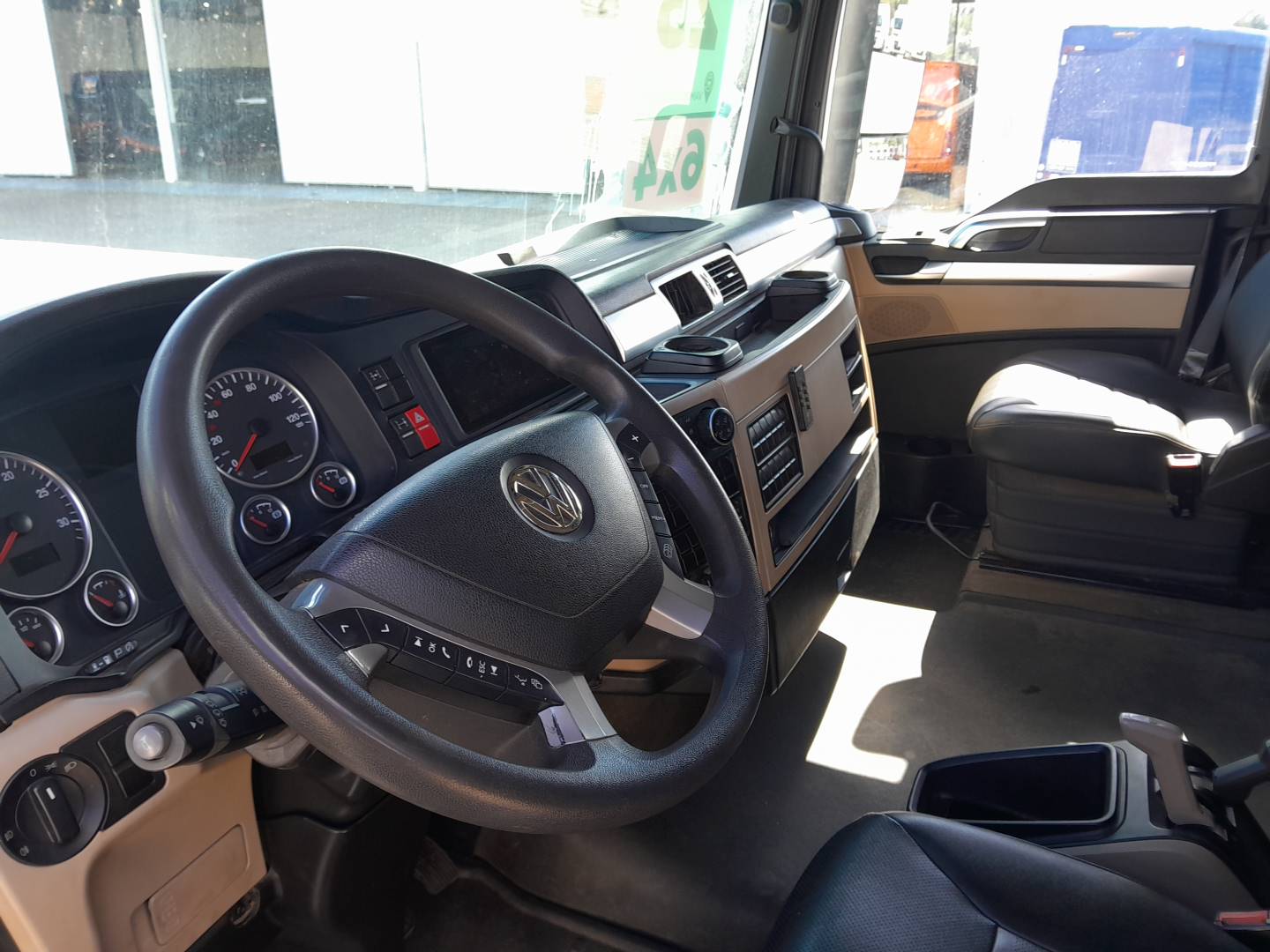 VOLKSWAGEN/29.520 METEOR 6X4